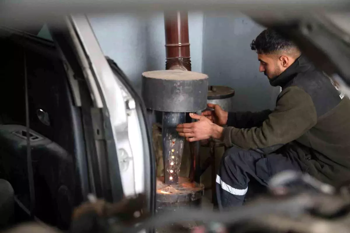 Diyarbakır’da Oto Tamir Ustası, Yağ Sobası Kullanımına Dikkat Çekti