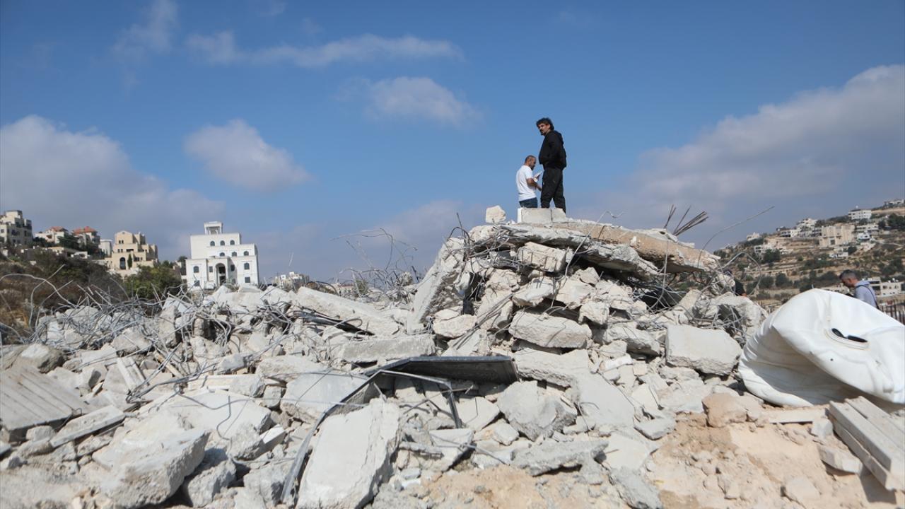 İsrail ordusu, işgal altındaki Batı Şeria’da Filistinlilere ait bir evi yıktı