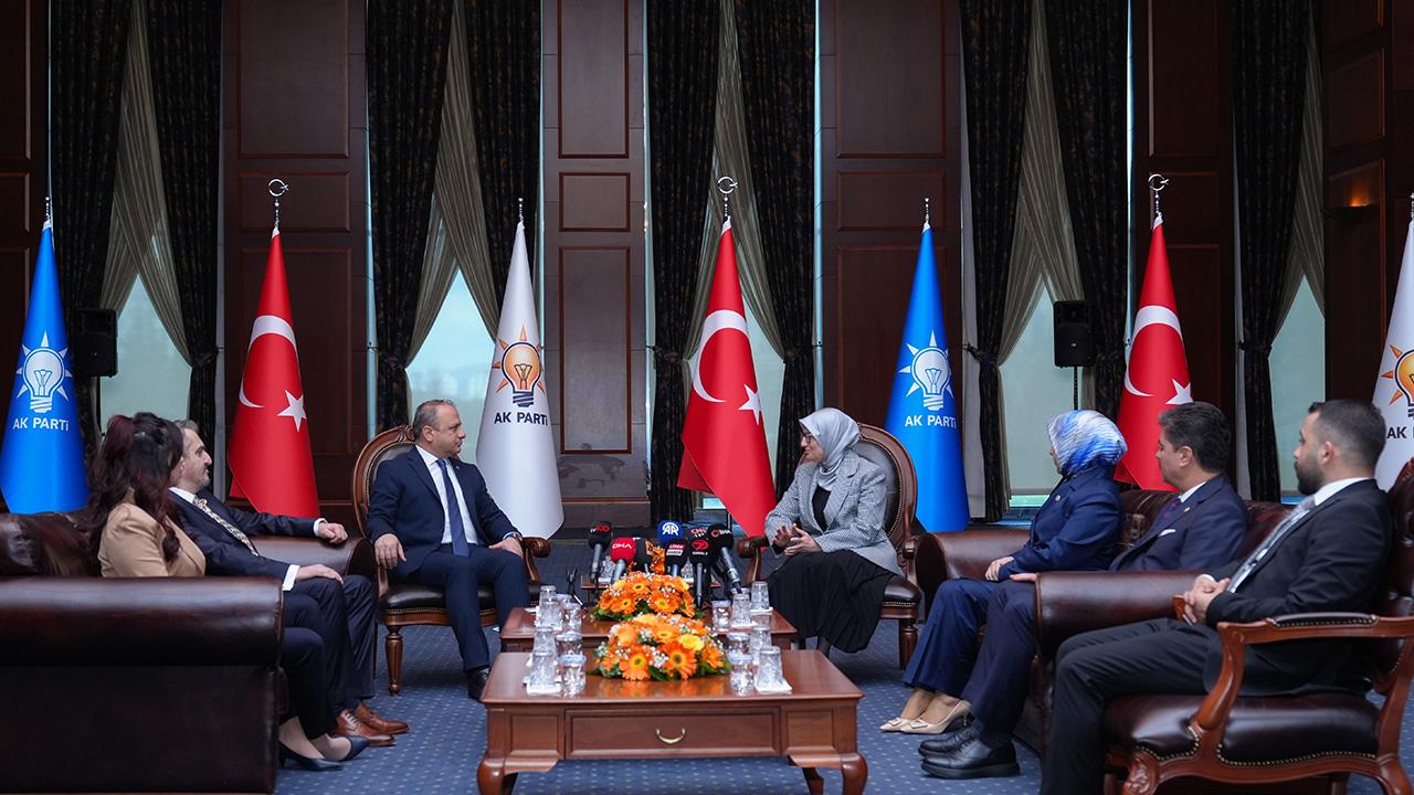 Siyasi partilerde bayramlaşma