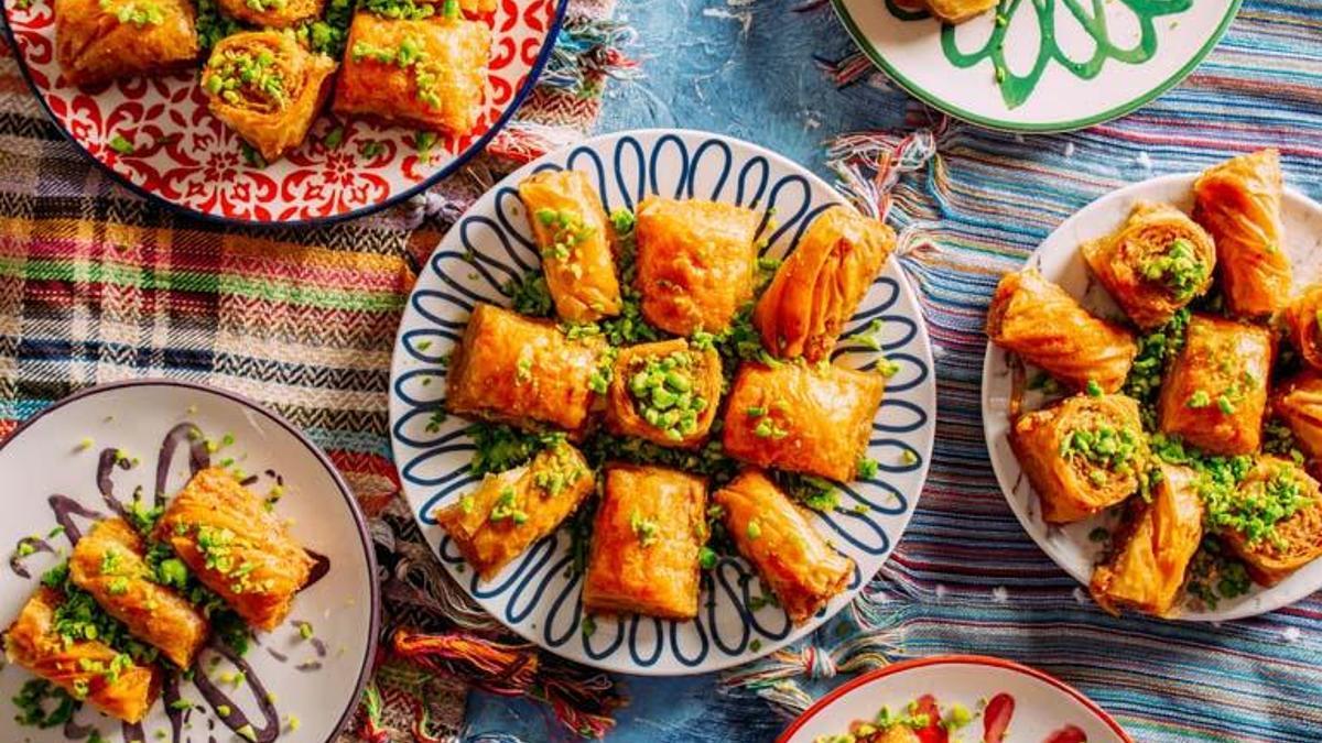 Uzman diyetisyen uyardı: Tatlı ikramlarını mümkünse reddedelim